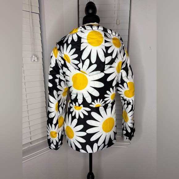 Moncler Black and White Floral Puffer Jacket - Picture 5 of 5